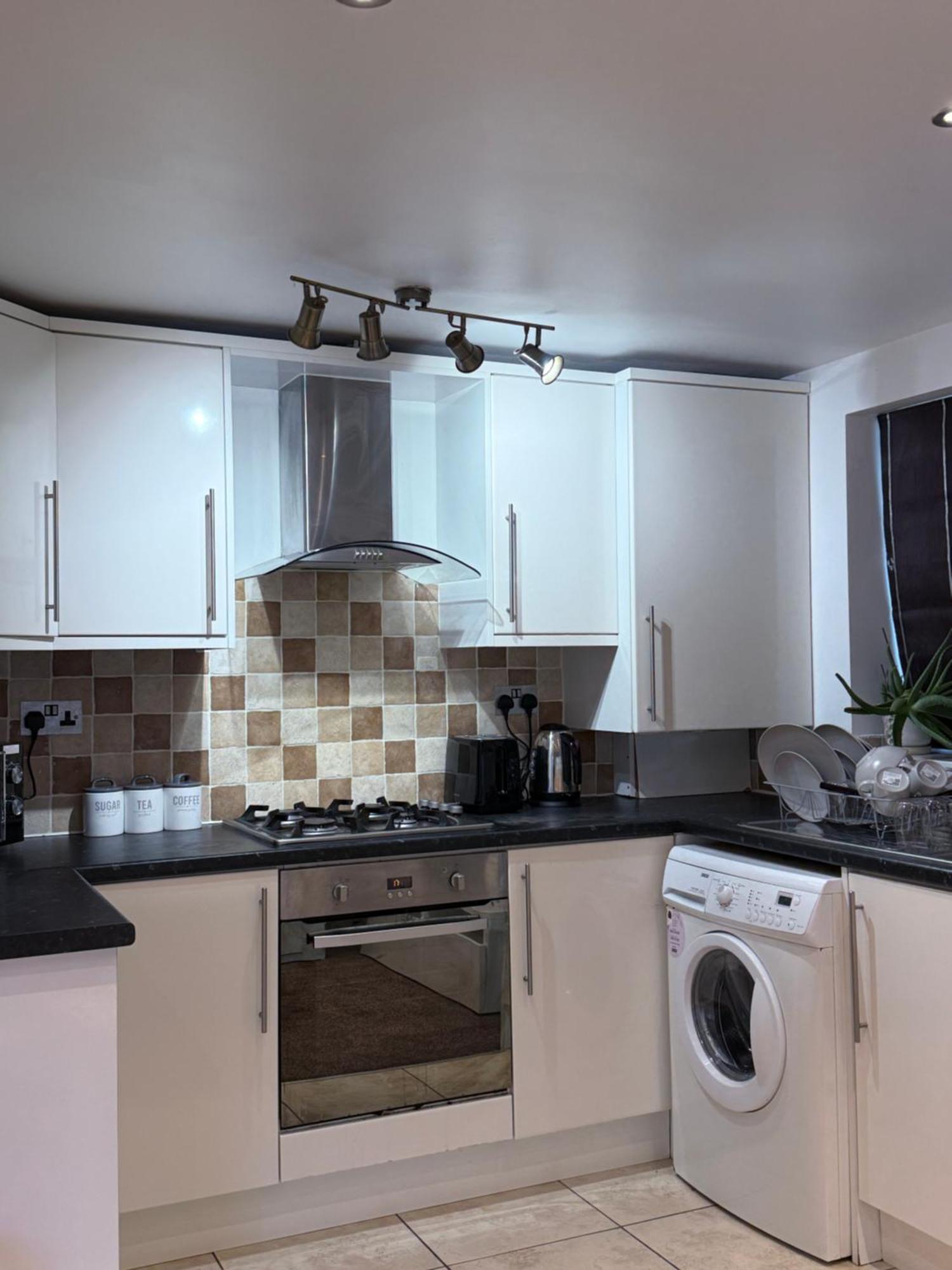 Cosy Guest Suite, West London هاونسلو المظهر الخارجي الصورة