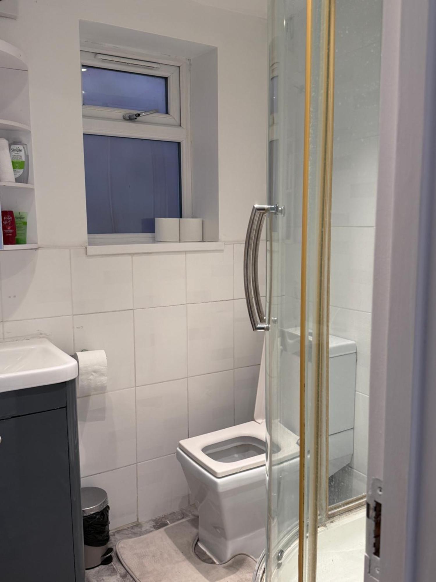 Cosy Guest Suite, West London هاونسلو المظهر الخارجي الصورة